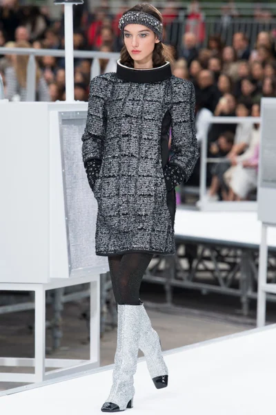 Look 19
